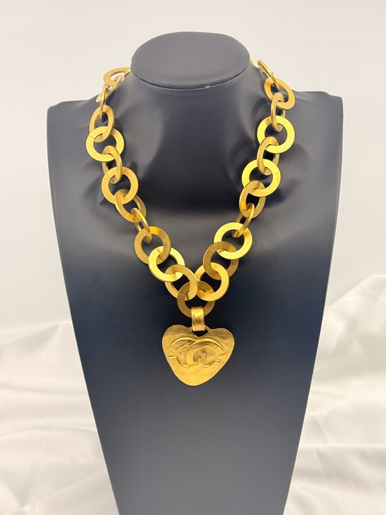 CHANEL Jewelry - Chanel Vintage Gold CC Heart Chunky Chain Pendant Necklace